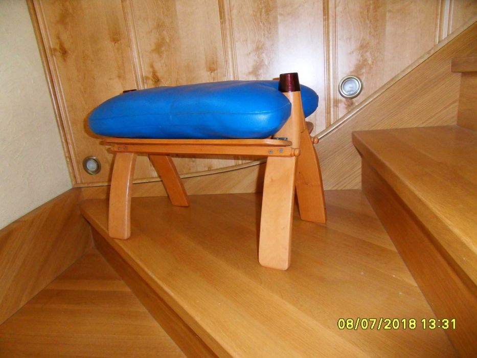 podnóżek skurzany pufa koziołek