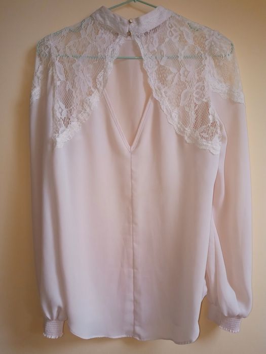 Bluzka Orsay z koronką i ozdobnymi plecami