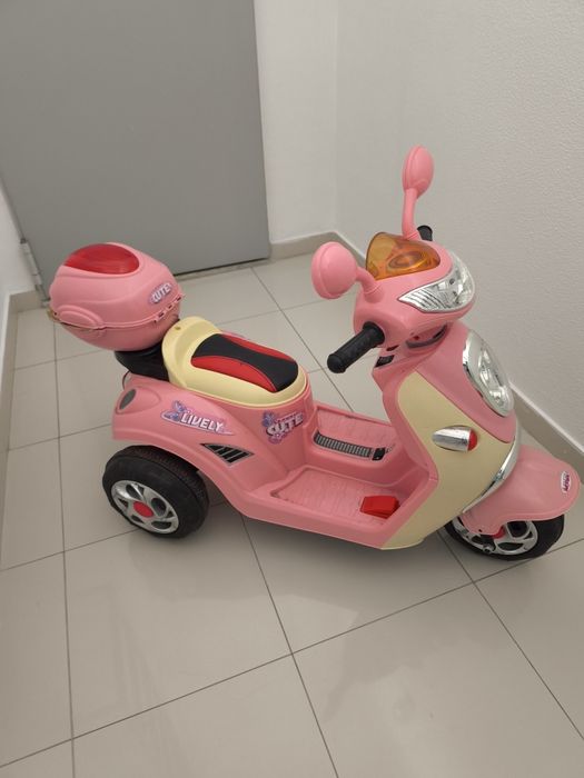 Triciclo elétrico criança