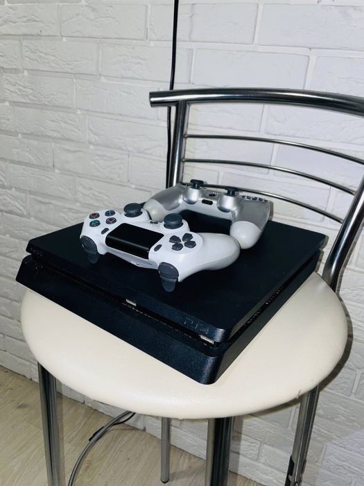 PlayStation 4 Slim 1TB • Идеальное состояние • 2 джойстика