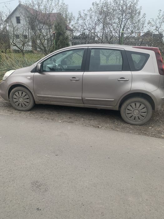 Нісан ноте 2009 року