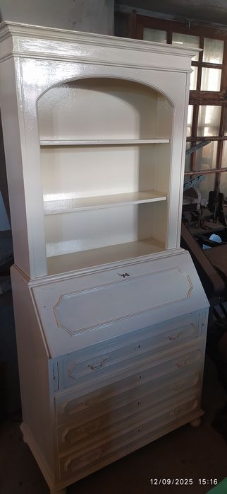 Eescravaninha antiga em madeira