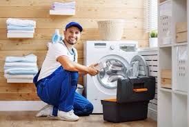 Частный мастер производит ремонт стиральных машин .
