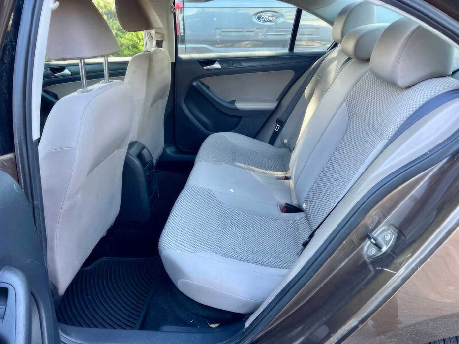 Volkswagen Jetta S      2014