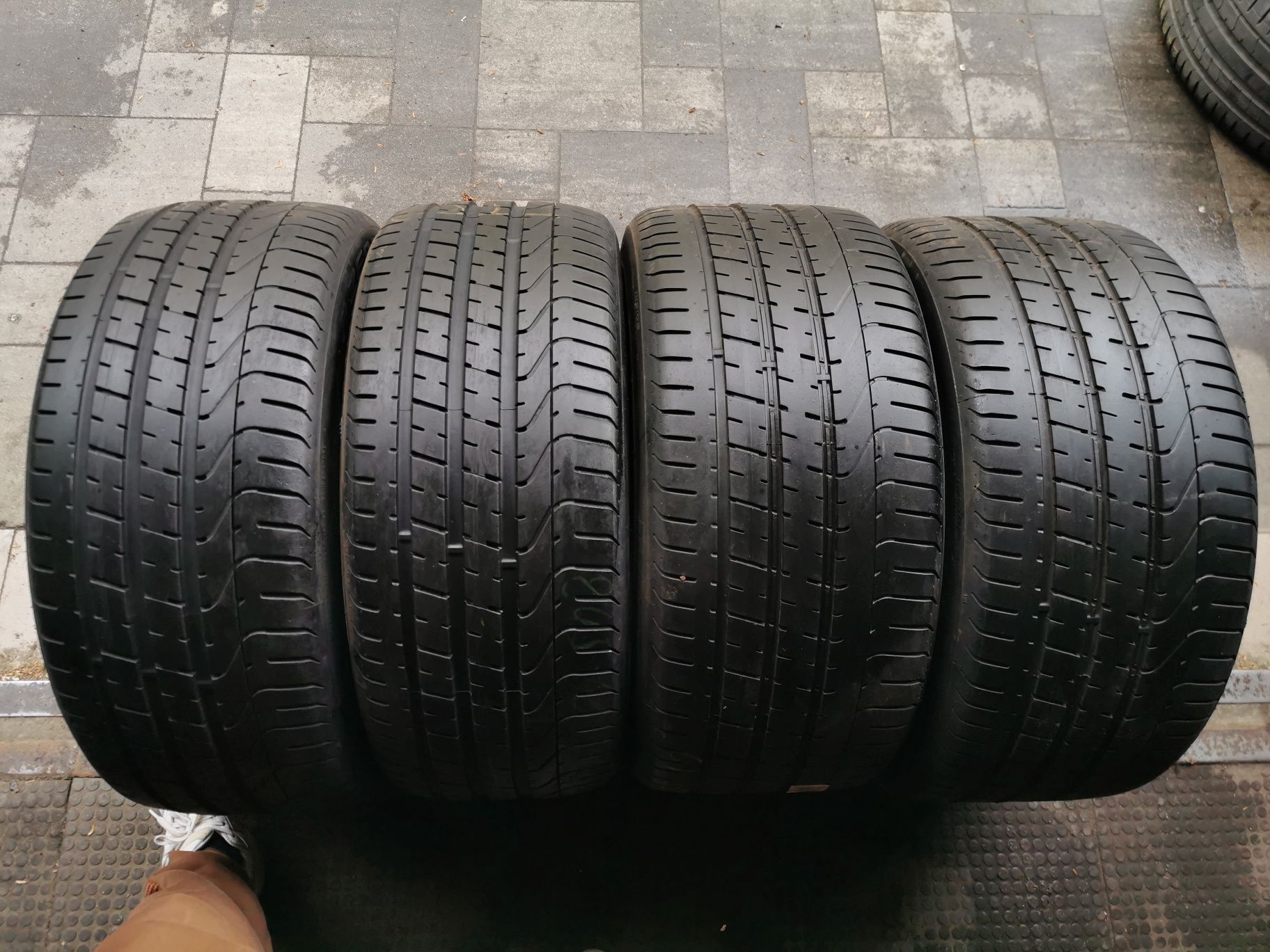 Разноширокие шины 245/40 R19 275/35 R19 Pirelli