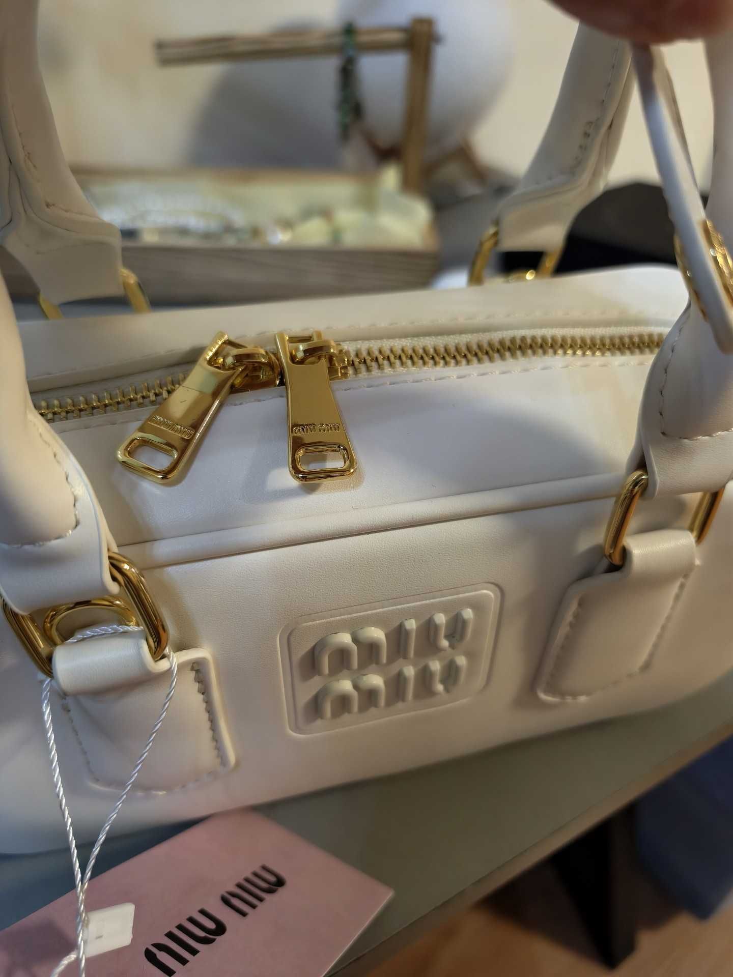 Miu Miu biała torba - letni must-have 2024