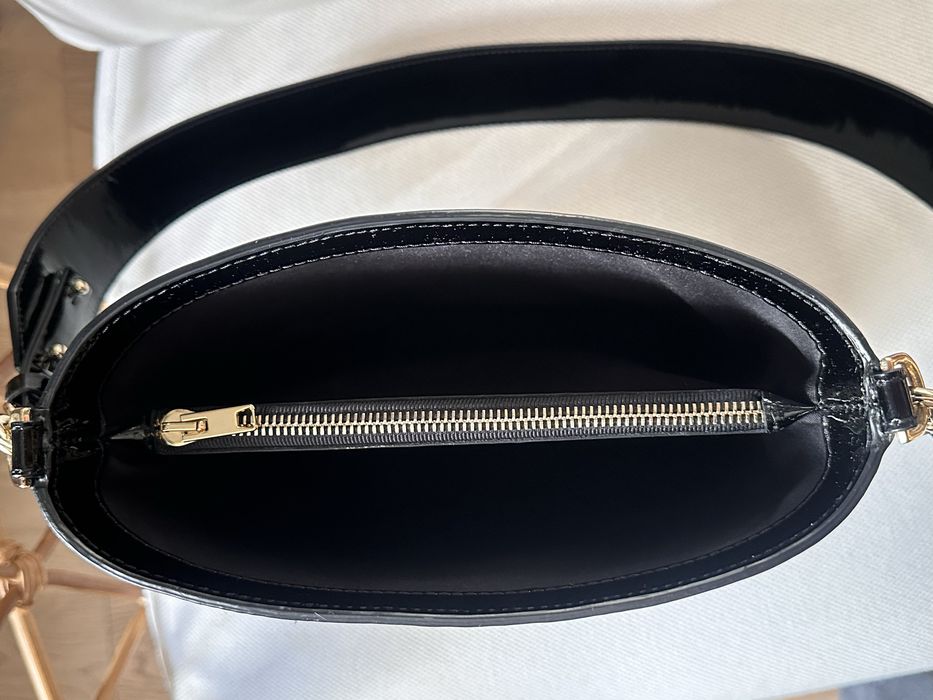 Torebka Chylak Kubełek skóra czarny lakier z szerokim paskiem