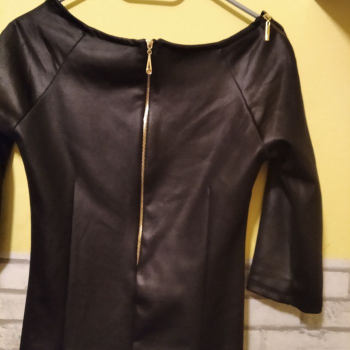 Sukienka mała czarna rozmiar M imitująca skórę