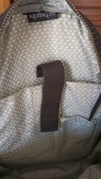 Mochila preta Kipling para laptop