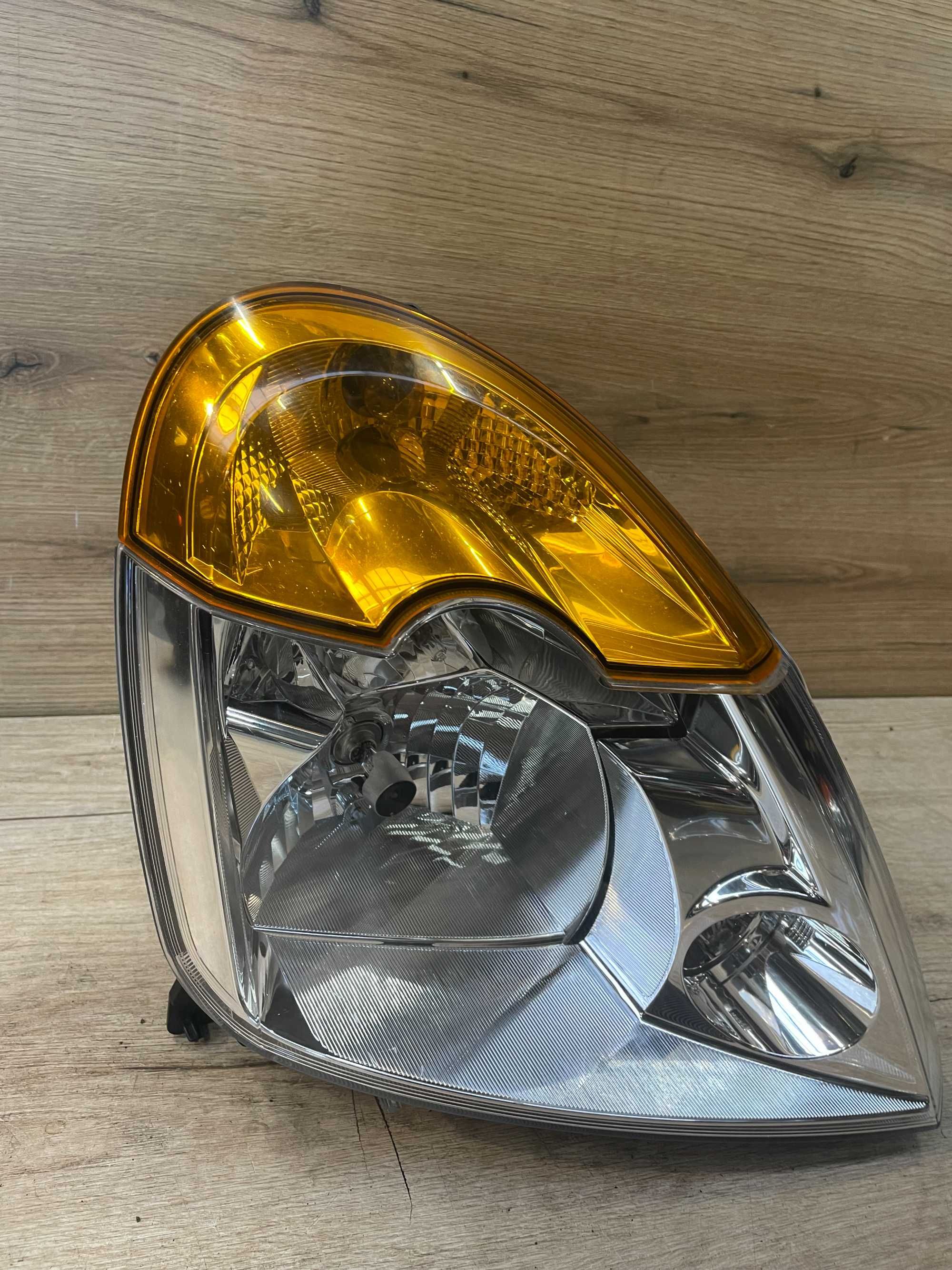 Lampa/reflektor przedni prawy Renault Modus