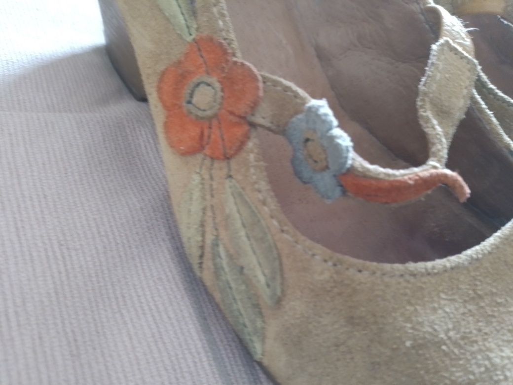 Forever lindos!Sapatos Foreva Camurça Florais5E-Sabrinas Pele3EDesde2E