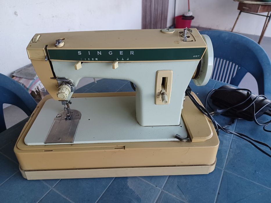 Máquina costura Singer