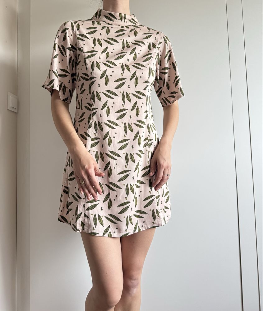 Nowa krotka  sukienka w liscie S compania fantastica wiskoza