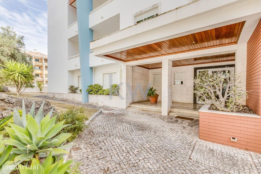 Arrendamento Excelente Apartamento T3 Duplex  com Vista Mar