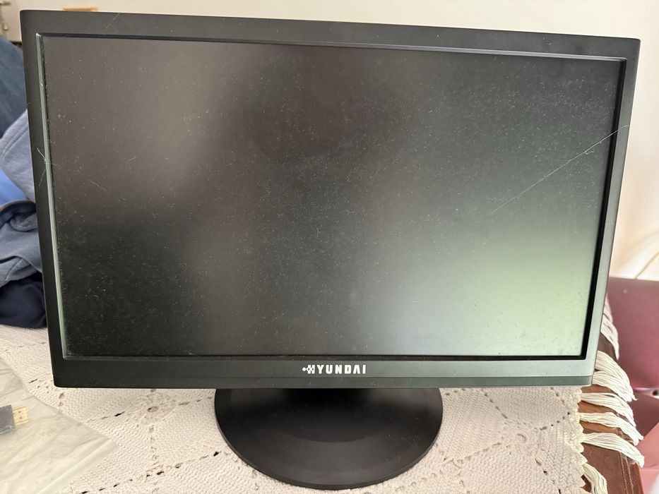 Hyundai X224W 22" LCD WSXGA+ 1680 x 1050 Monitor 5ms DVI VGA