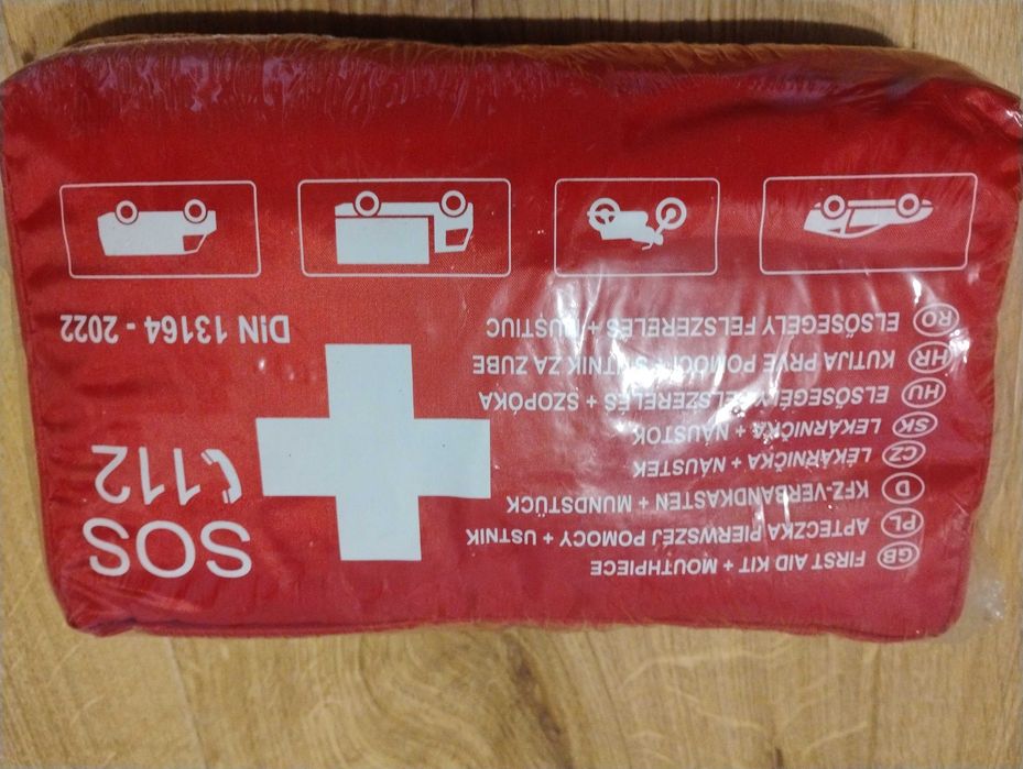 Apteczka samochodowa DIN 13164:2022 + ustnik do sztucznego oddychania