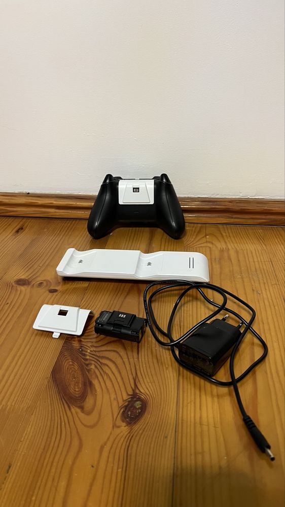 XBOX SERIES X + gry + pad + ładowarka, zestaw gotowy do gry