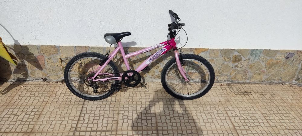 Bicicleta de menina roda 24 mudanças a funcionar pefeitamente