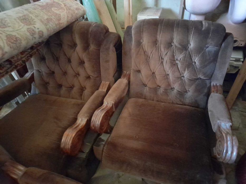 Sofá-cama de três lugares + 2 individuais - veludo castanho e capitone