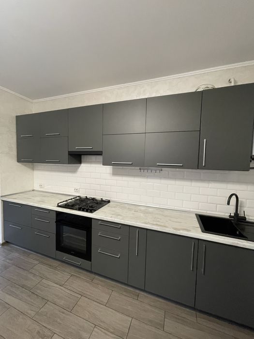 Продам фасади на кухню сірого кольору з ручками