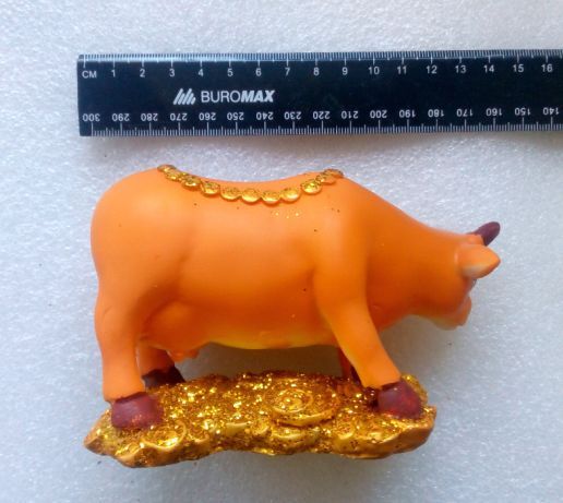 Подарочный сувенир "Копилка Коровка" настольного типа в упаковке новый