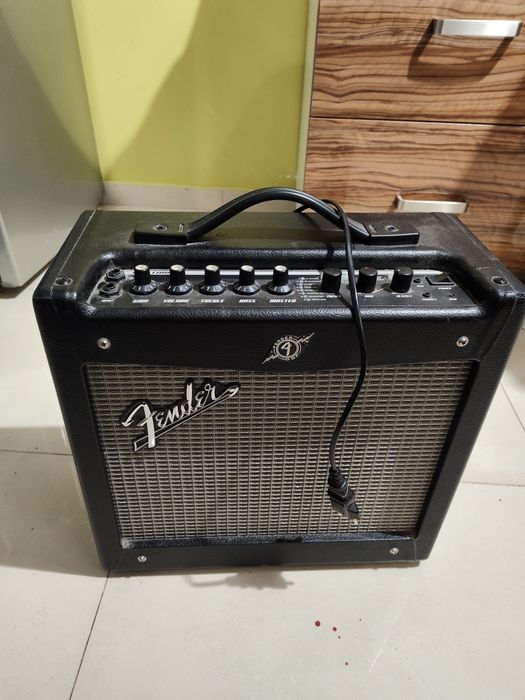 Gitara elektryczna + wzmacniacz mustang + niezbędne okablowanie