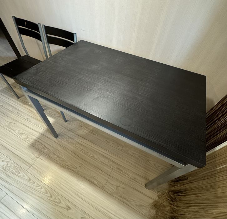 Стіл і 3 стільця