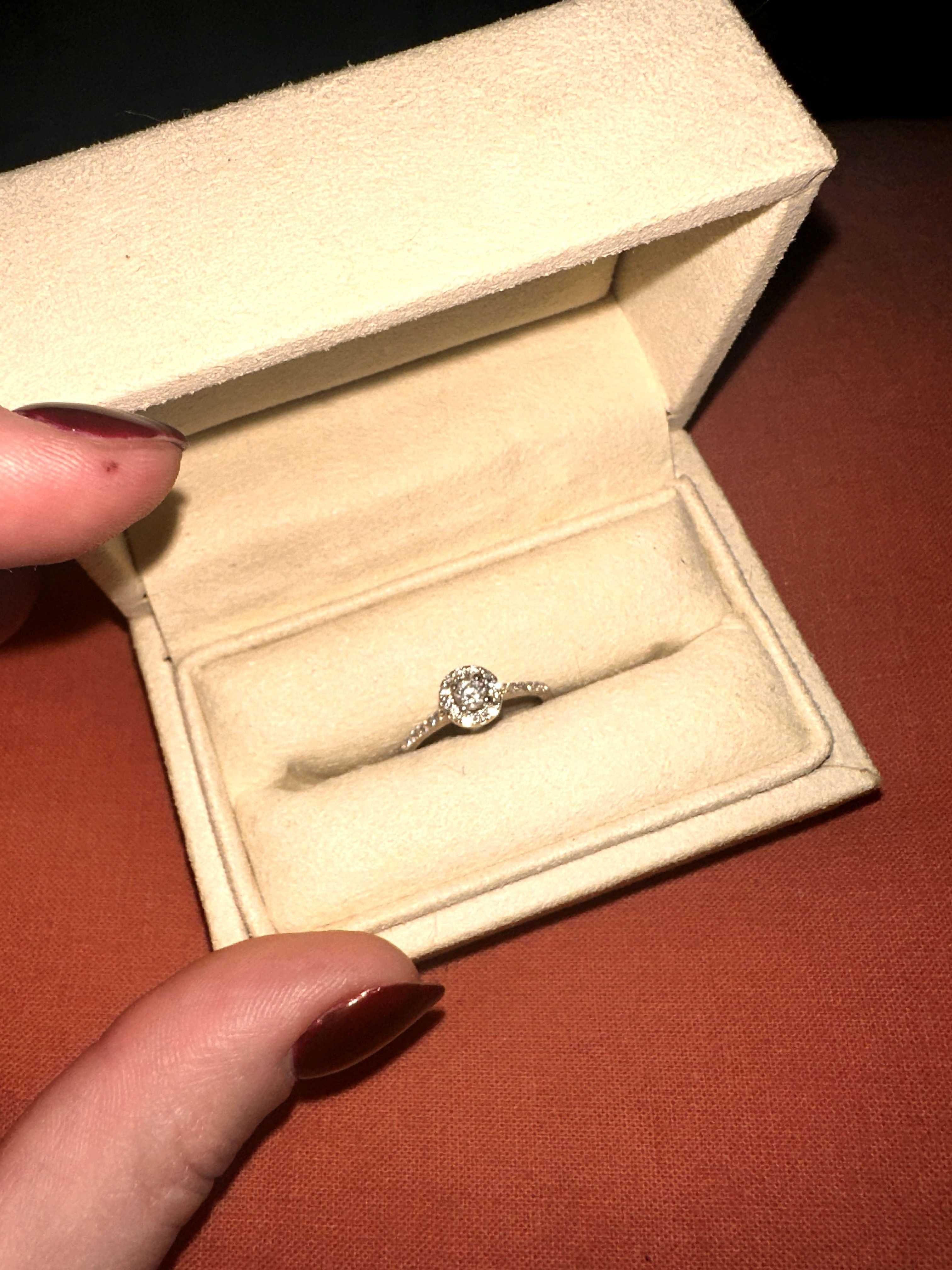Pierścionek z białego złota YES - Metropolitan 0,33ct