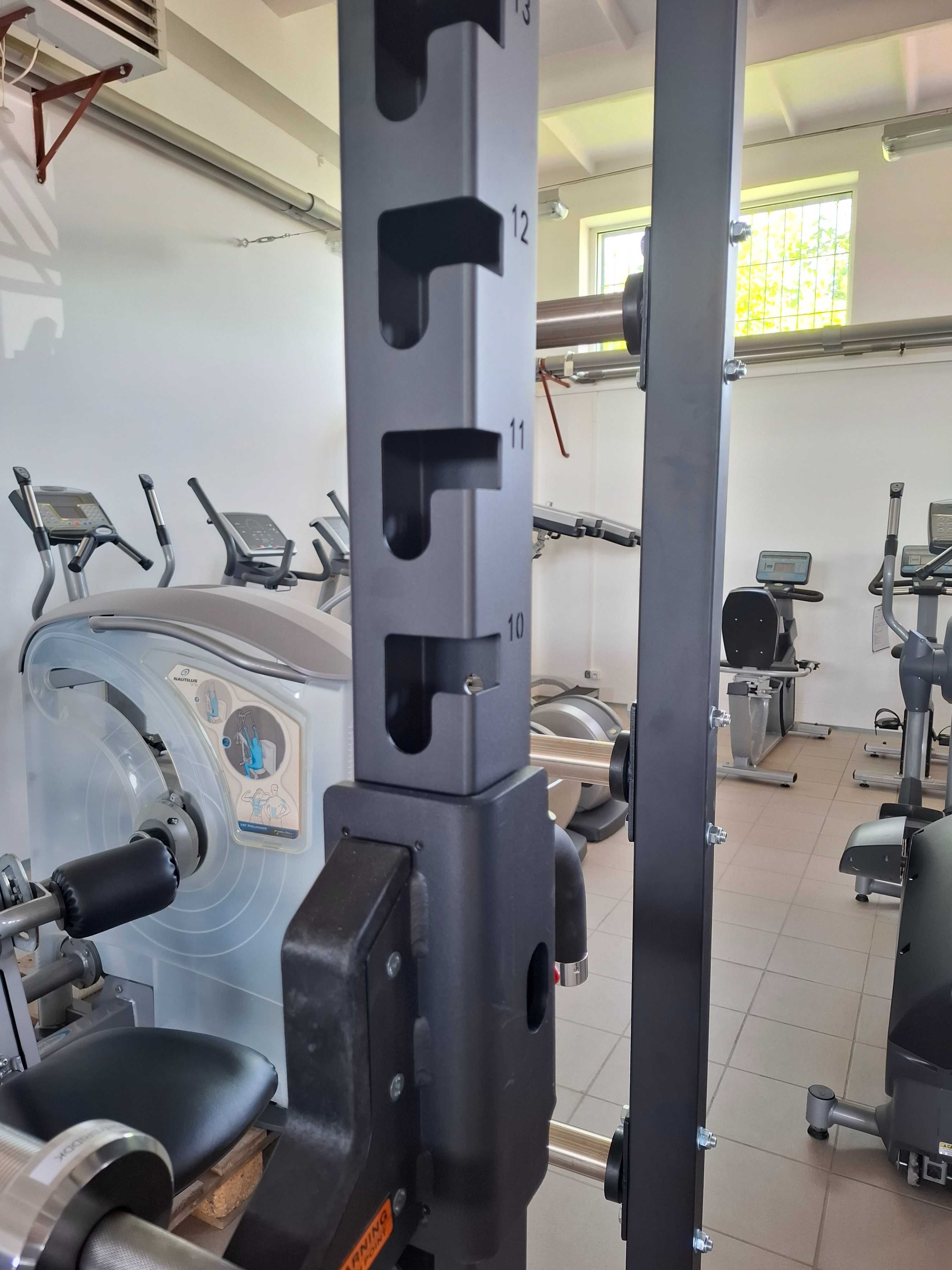 Klatka wielofunkcyjna Half Rack