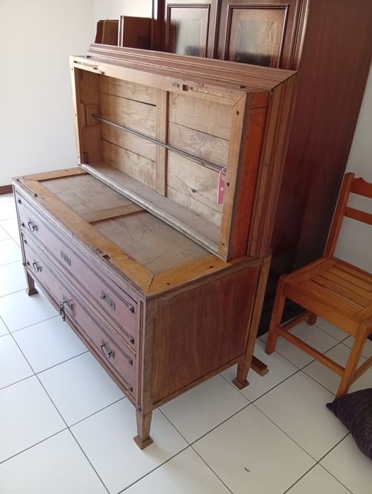 Guarda Roupa em nogueira maciça