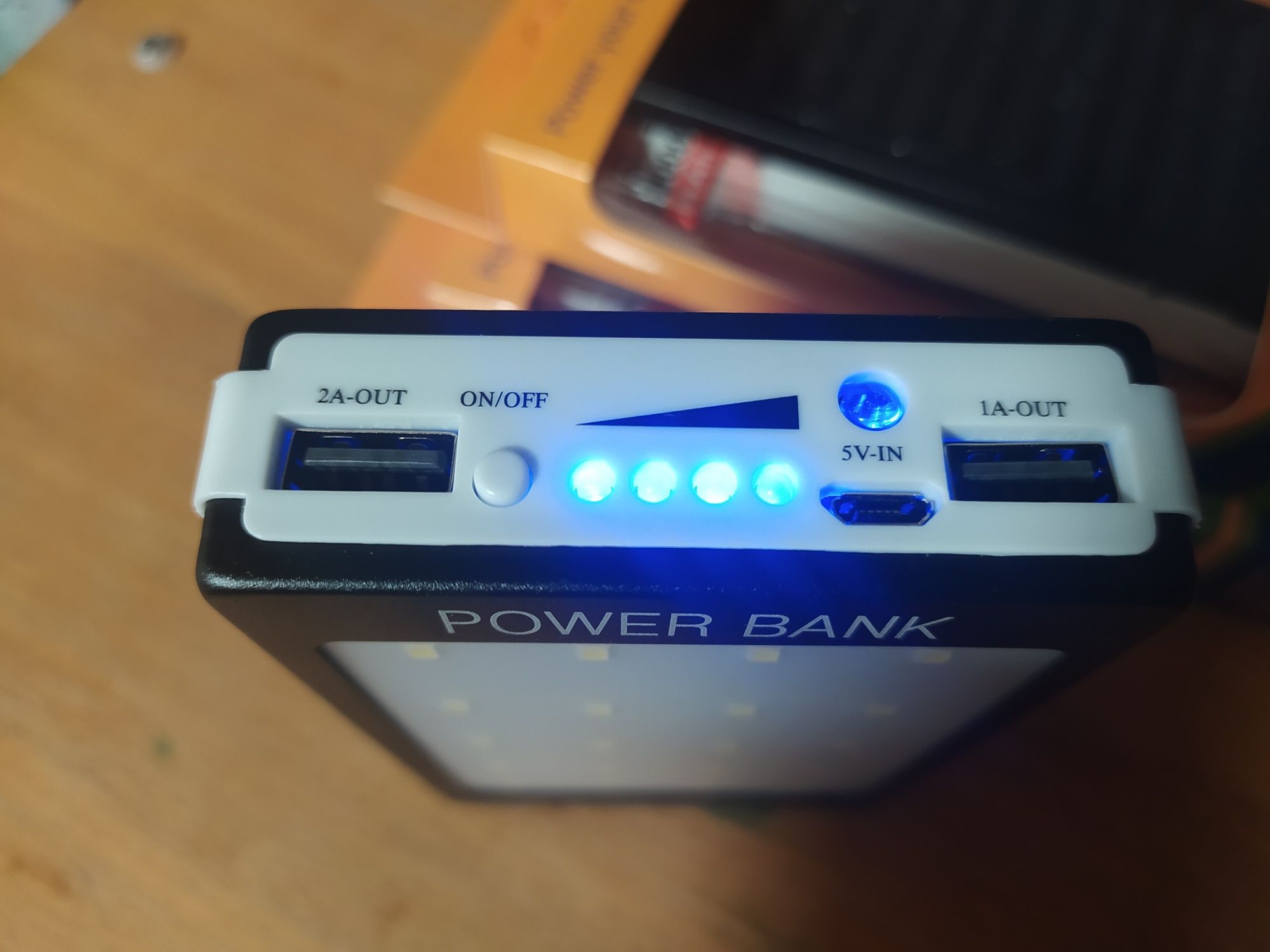 Павербанк Solar Charger 10000 mAh з ліхтариком і сонячною панеллю