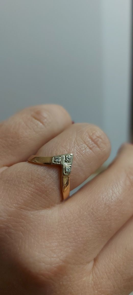 Золотое номерное кольцо с бриллиантами
