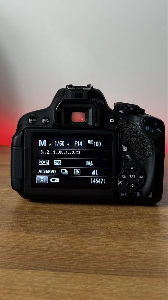 Canon 700D Kit 18-55mm + Extras c/caixa - Estado Excelente