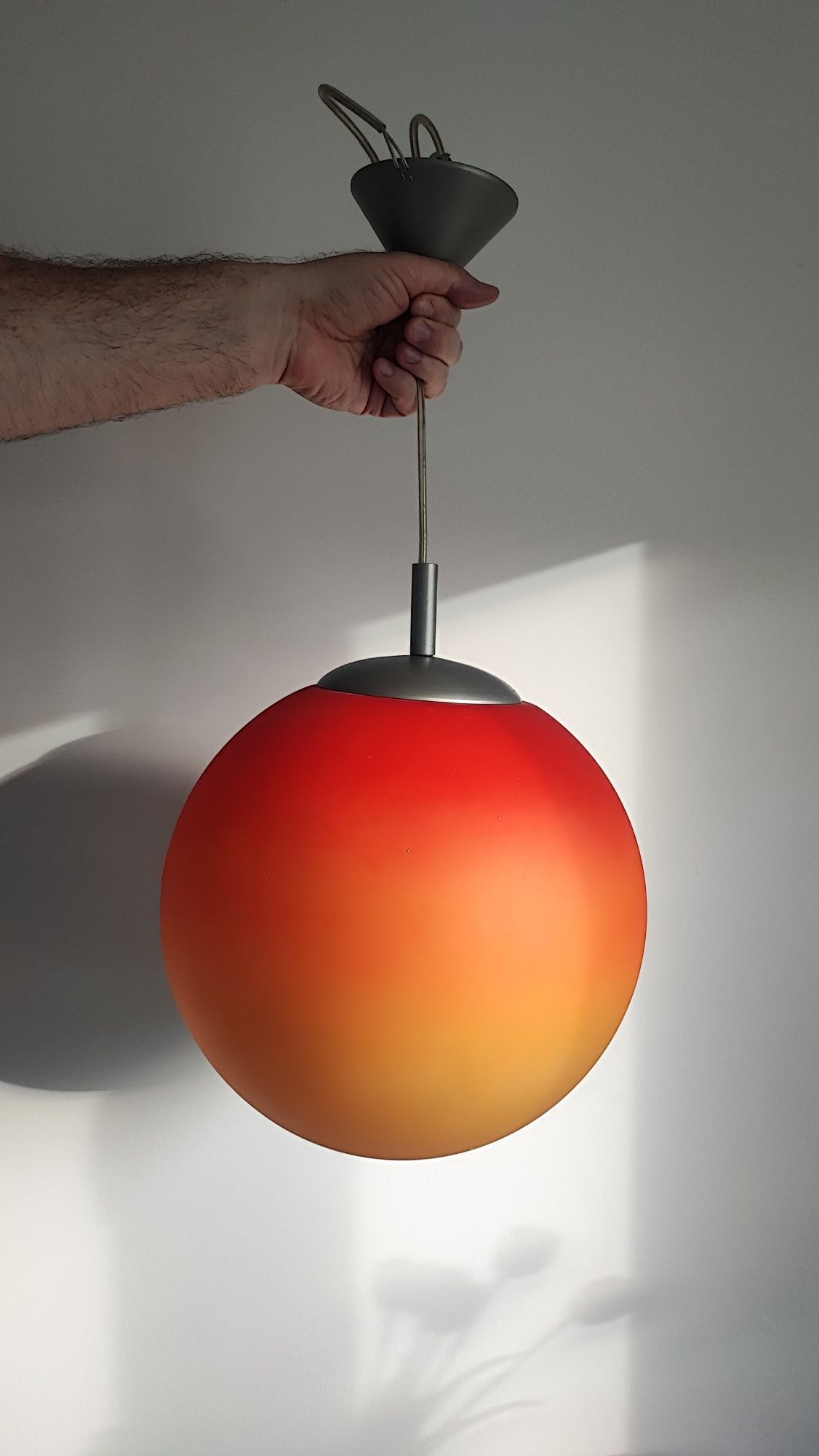 Lampa wisząca w kształcie kuli