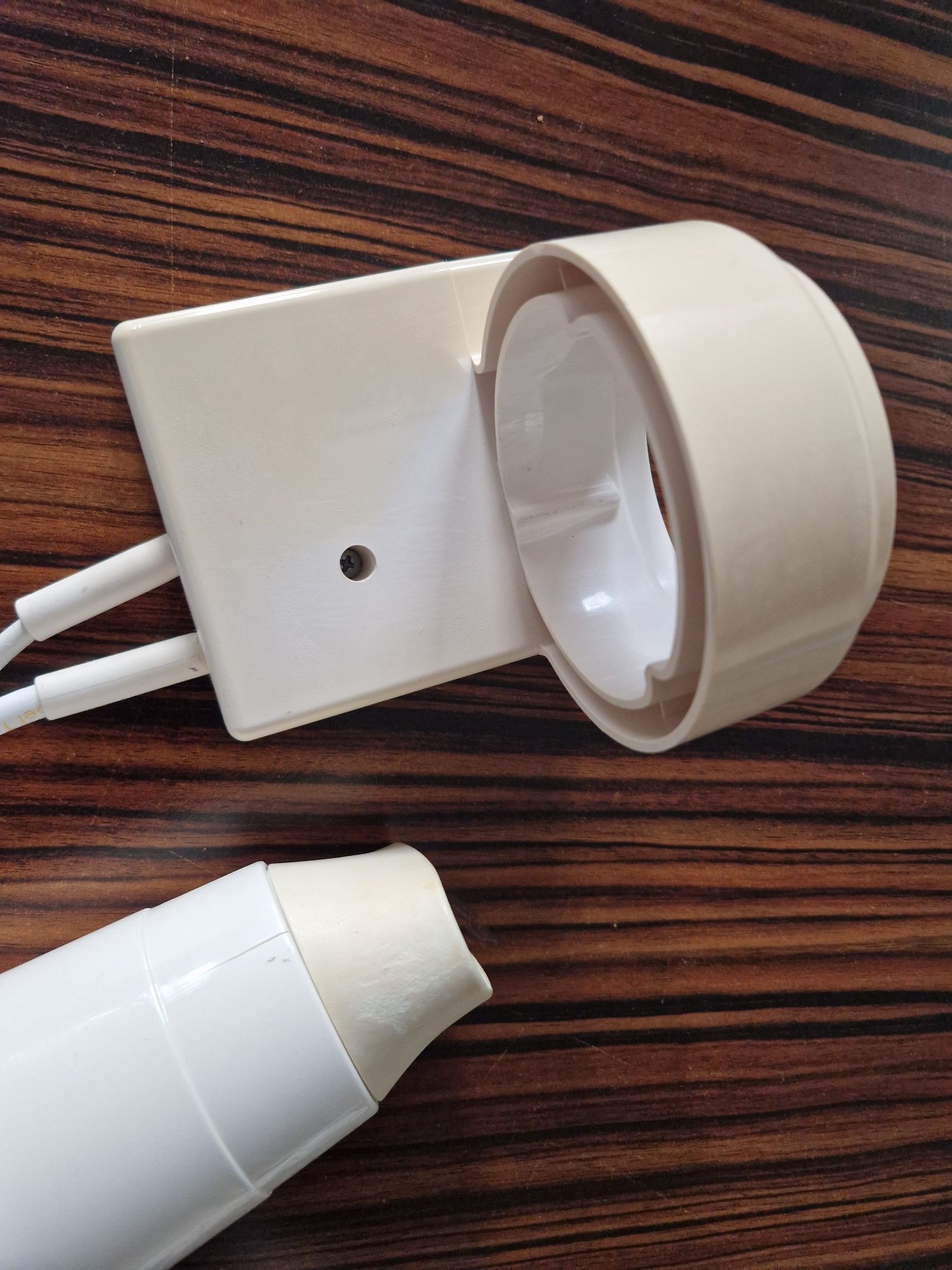 Suszarka hotelowa naścienna Valera moc 1100 W, typ 530.27, sprawna