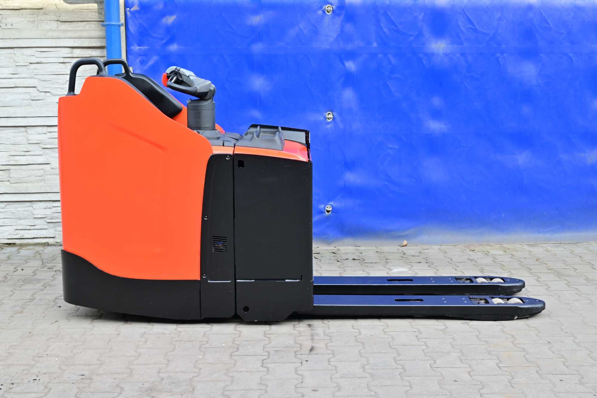 Paleciak elektryczny Toyota BT LPE 250  2000kg 2017rok FHP 245