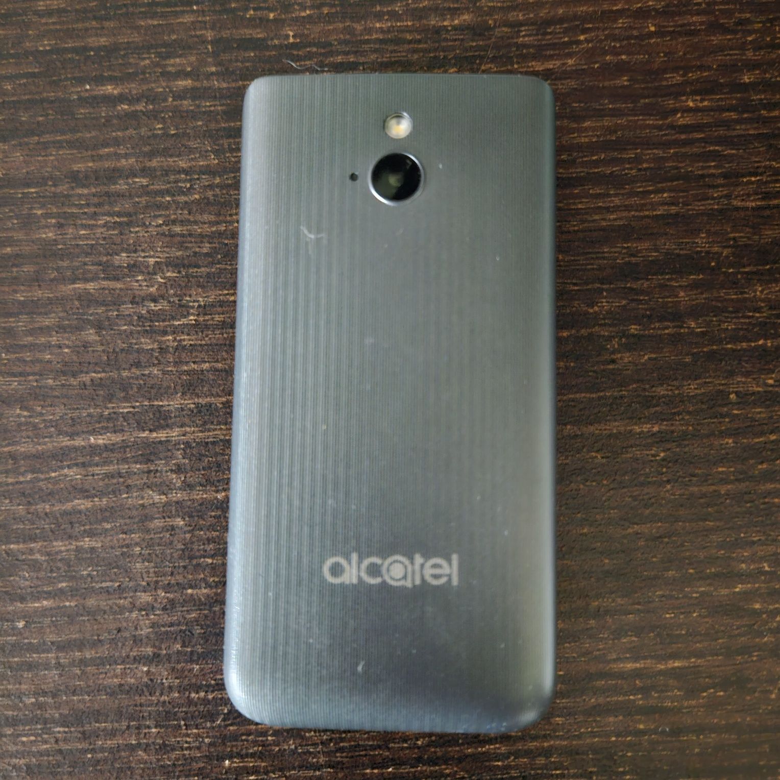 Telefon dla seniora Alcatel 3982x z orginalną folią na wyświetlaczu