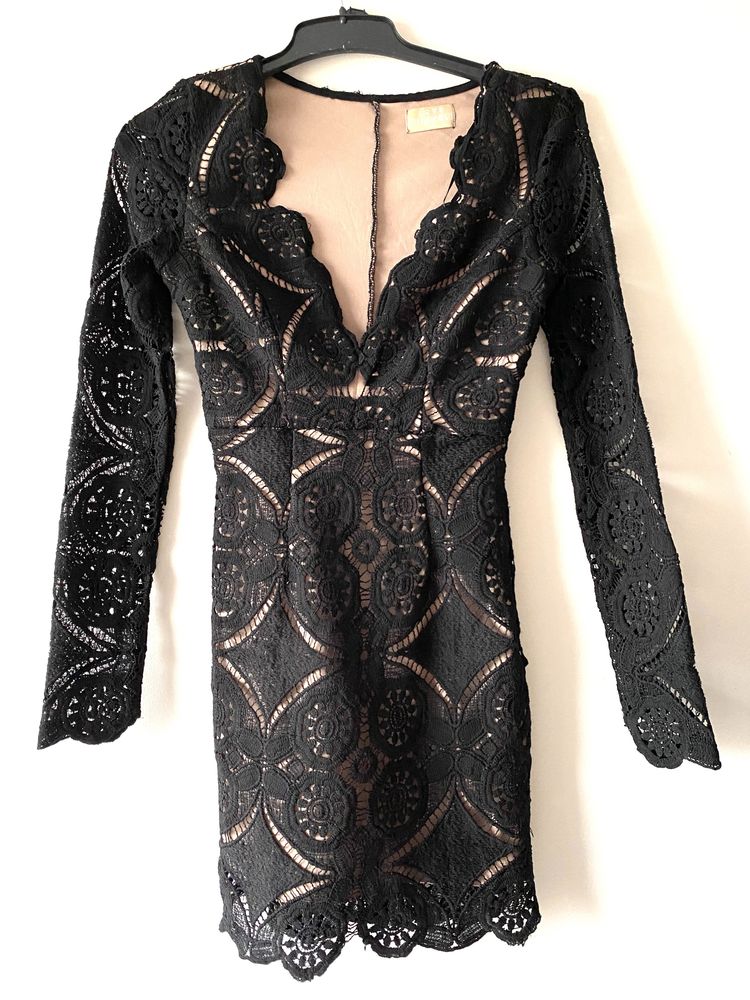 Asos koronkowa czarna sukienka gipiura