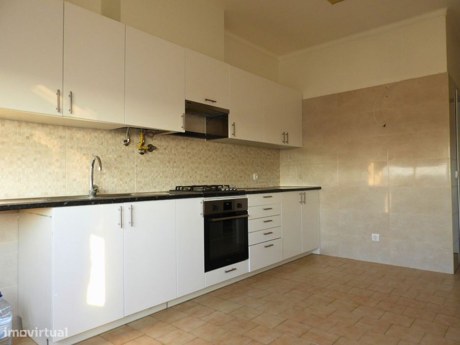 Apartamento T3, junto ao Politécnico, c/garagem