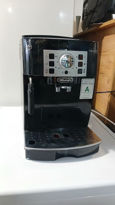 Кавомашина DeLonghi в робочому стані з Гарантією