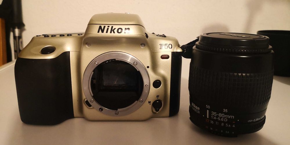 Máquina Fotográfica NIKON F50 + 2 Objectivas!