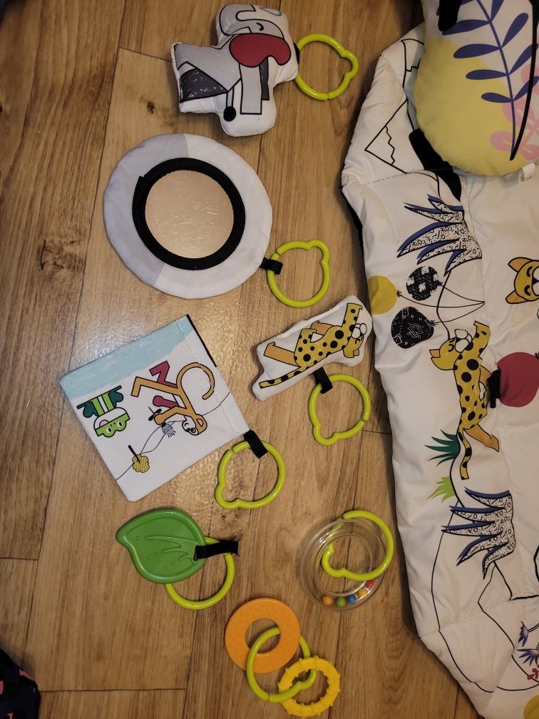 Mata edukacyjna KinderKraft Smart Play - zawieszki, poduszka, pałąki