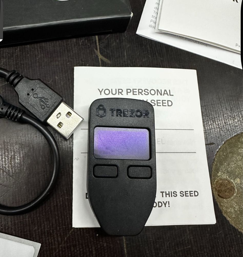 Апаратний криптокошелик Trezor One