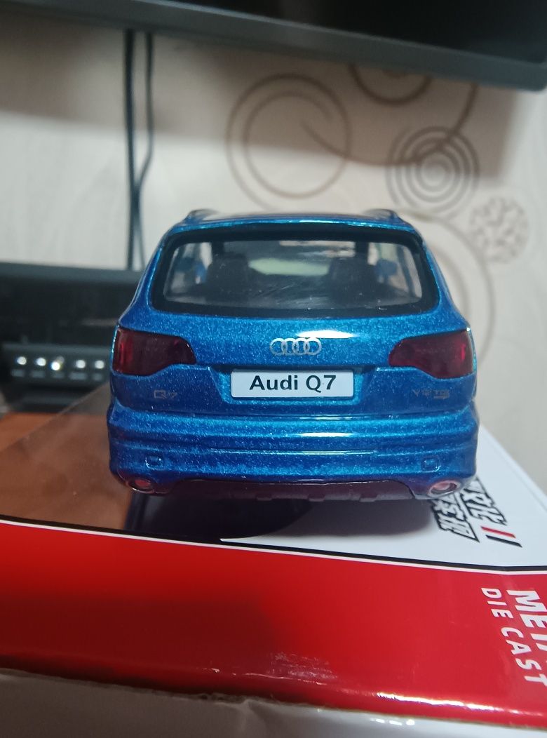 Моделька Audi Q7