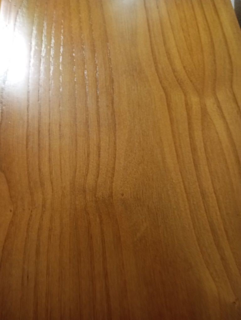 Mesa de cabeceira maciça e original