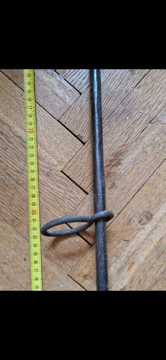 Zabytkowa żeliwna waga rzymska