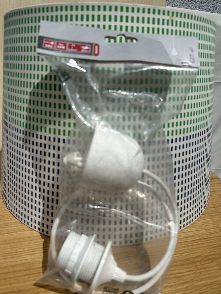 Piekny duzy klosz Ikea
