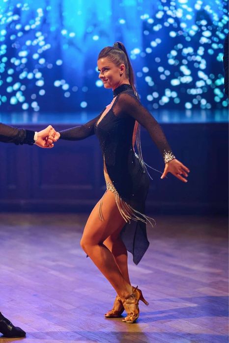 Турнірна сукня. Латина