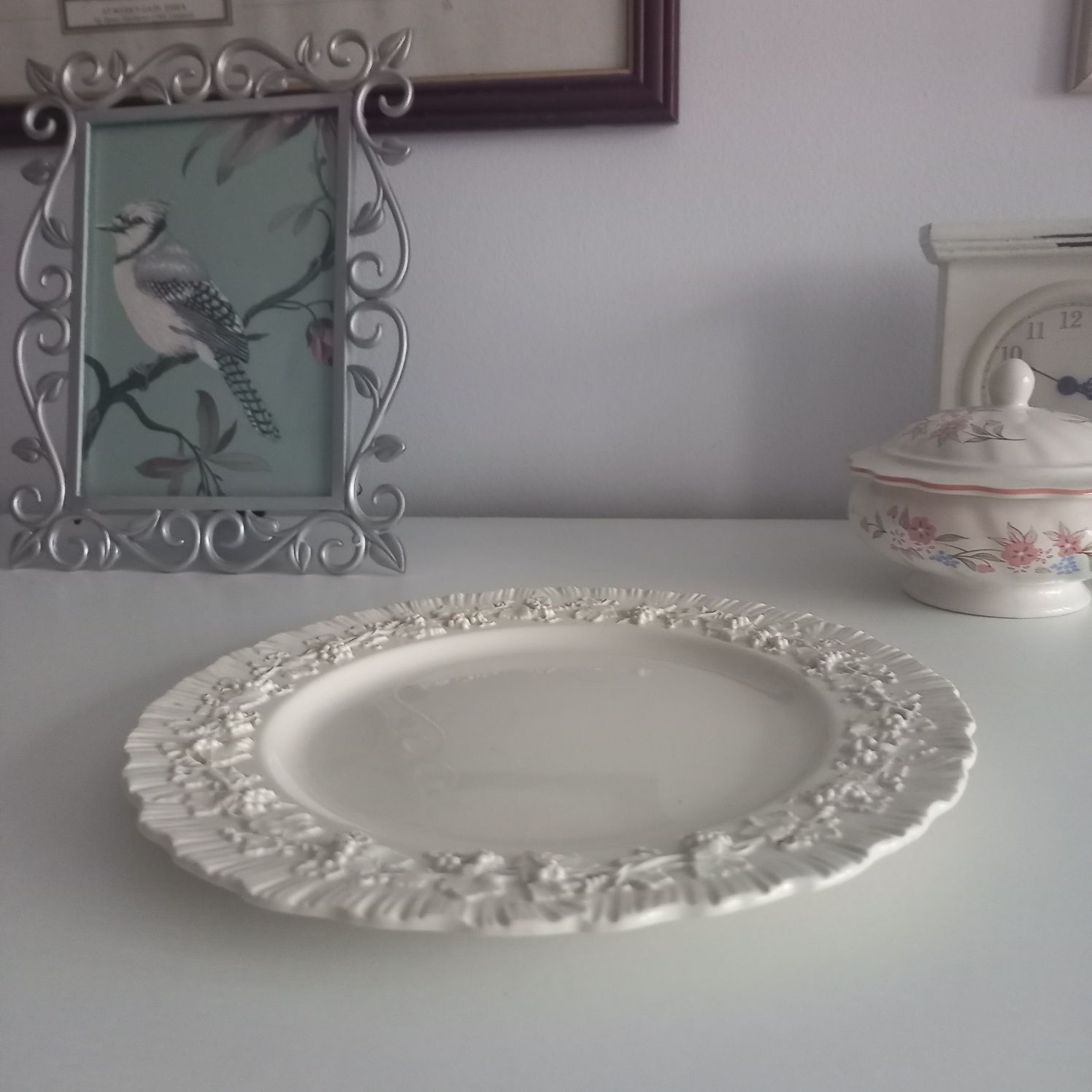 Rarytas talerz porcelanowy kolekcjonerski Wedgwood z ornamentem ecru