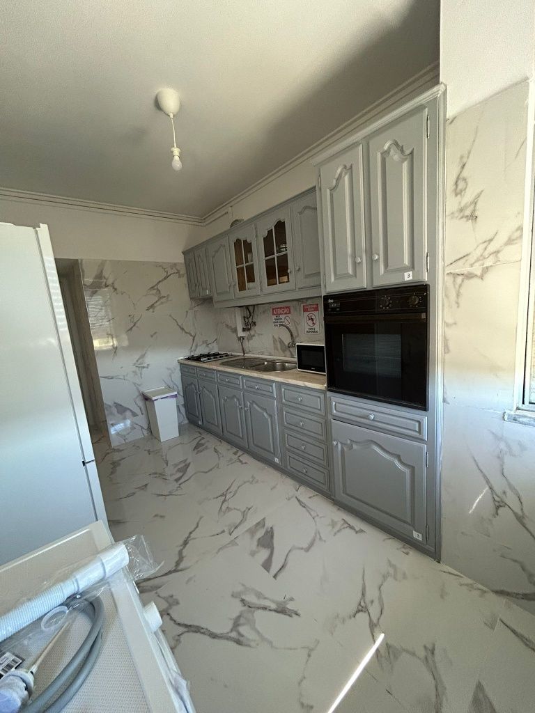 Alugo quarto de casal a 3 minutos da estacao de comboio de Monte abrao
